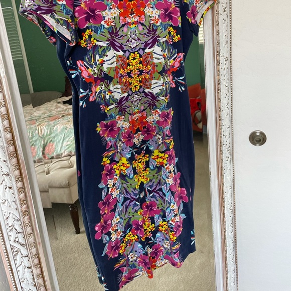 Gorgeous Floral Body Con Dress - Picture 2 of 7